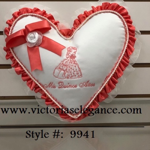 Quinceanera Ring/Tiara Heart Pillow Embroidered - Picture 1 of 1